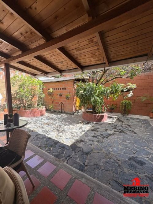 Casa de 6 alcobas en venta en Santa Mónica, Medellín, 160 m² · foto 4 de 16