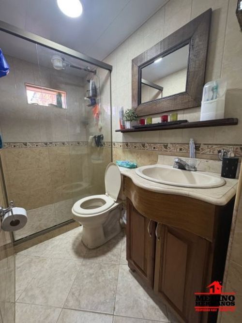 Casa de 6 alcobas en venta en Santa Mónica, Medellín, 160 m² · foto 14 de 16
