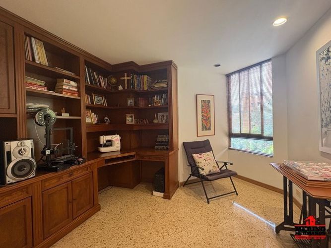 Apartamento de 3 alcobas en venta en La Florida, Medellín, 172 m² · foto 9 de 15