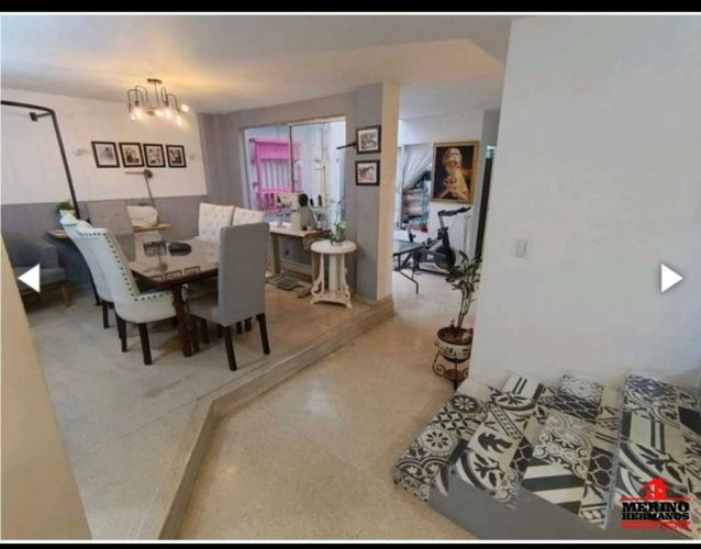 Casa de 5 alcobas en venta en Calasanz, Medellín, 193 m² · foto 2 de 13