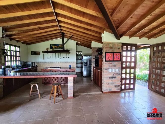 Casa de 3 alcobas en arriendo en Guarne, 300 m² · foto 3 de 24