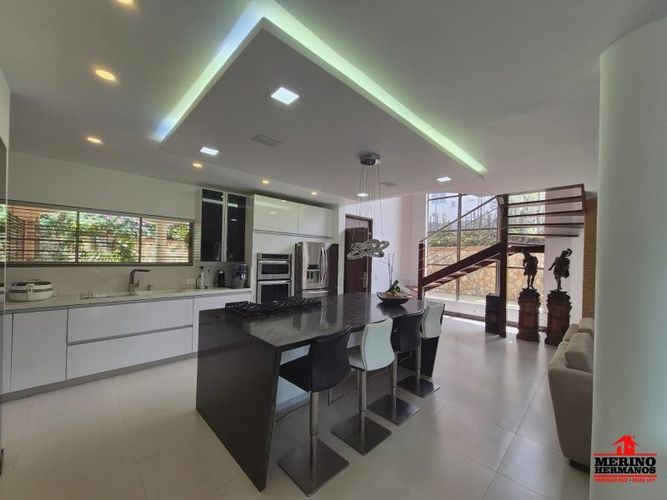 Casa de 3 alcobas en venta en Entreamigos, Sabaneta, 350 m² · foto 2 de 24