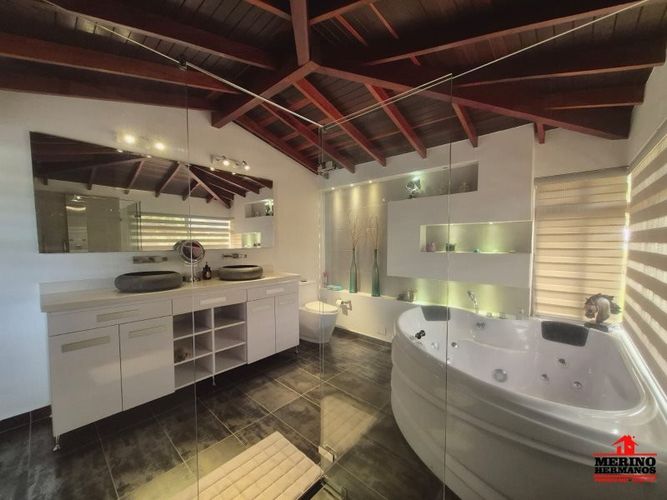 Casa de 3 alcobas en venta en Entreamigos, Sabaneta, 350 m² · foto 8 de 24