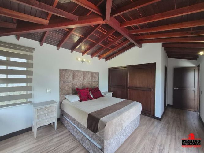 Casa de 3 alcobas en venta en Entreamigos, Sabaneta, 350 m² · foto 12 de 24