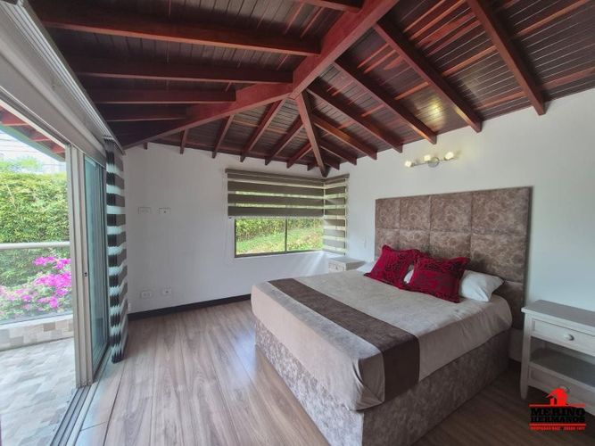 Casa de 3 alcobas en venta en Entreamigos, Sabaneta, 350 m² · foto 13 de 24