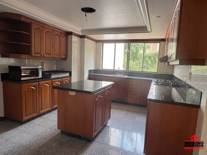 Apartamento de 4 alcobas en venta en Alejandría, Medellín, 250 m² · foto 4 de 11