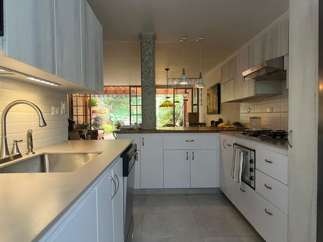 Casa de 3 alcobas en arriendo en Loma Benedictinos, Medellín, 180 m² · foto 3 de 20