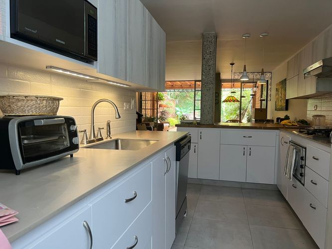 Casa de 3 alcobas en arriendo en Loma Benedictinos, Medellín, 180 m² · foto 2 de 20