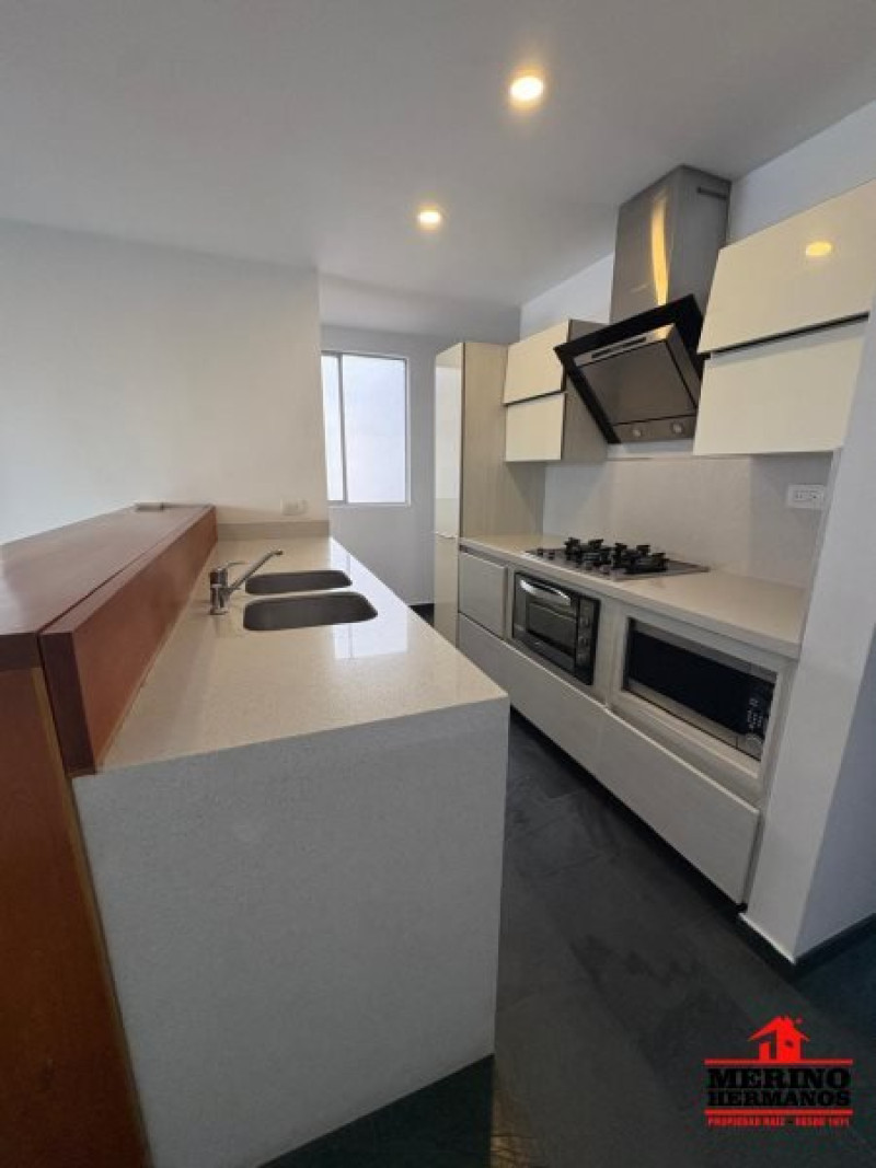 Apartamento en venta en Loma Del Chocho, Envigado · foto 3 de 24