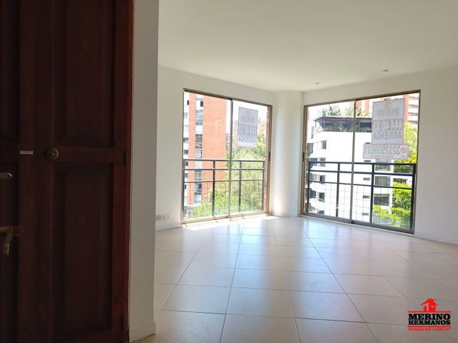 Apartamento de 3 alcobas en arriendo en El Diamante No. 2, Medellín, 175 m² · foto 2 de 24
