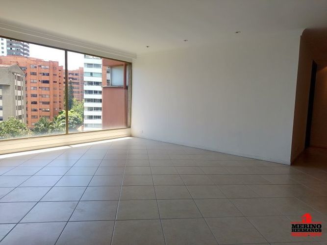 Apartamento de 3 alcobas en arriendo en El Diamante No. 2, Medellín, 175 m² · foto 3 de 24
