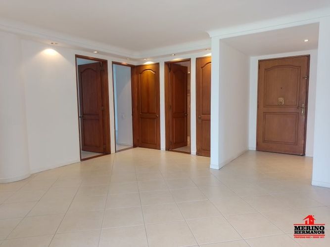 Apartamento de 3 alcobas en arriendo en El Diamante No. 2, Medellín, 175 m² · foto 11 de 24