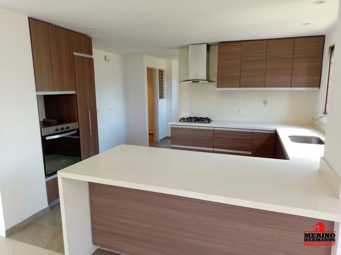 Apartamento de 3 alcobas en arriendo en El Diamante No. 2, Medellín, 175 m² · foto 15 de 24