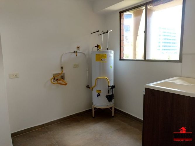 Apartamento de 3 alcobas en arriendo en El Diamante No. 2, Medellín, 175 m² · foto 18 de 24