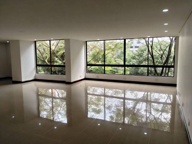 Apartamento de 4 alcobas en arriendo en Lalinde, Medellín, 295 m² · foto 3 de 24