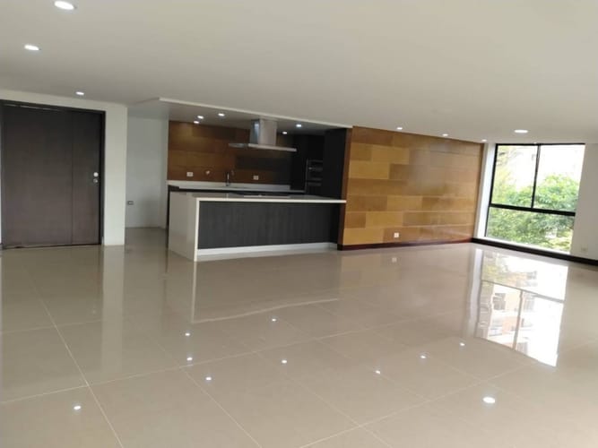 Apartamento de 4 alcobas en arriendo en Lalinde, Medellín, 295 m² · foto 4 de 24