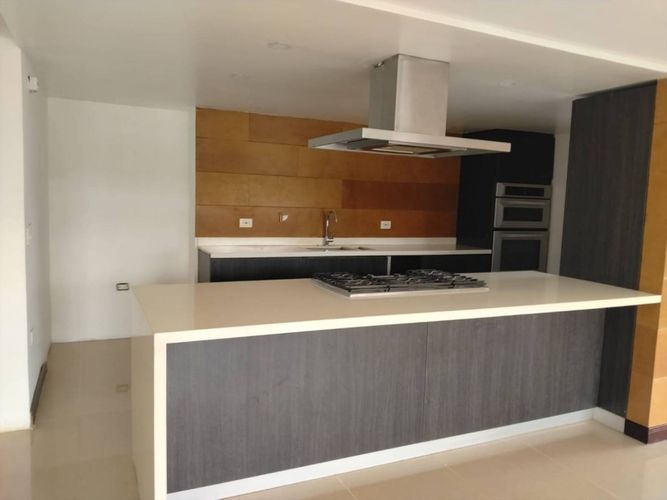 Apartamento de 4 alcobas en arriendo en Lalinde, Medellín, 295 m² · foto 5 de 24