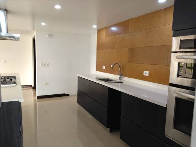 Apartamento de 4 alcobas en arriendo en Lalinde, Medellín, 295 m² · foto 7 de 24