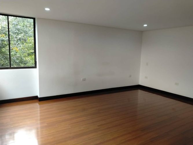 Apartamento de 4 alcobas en arriendo en Lalinde, Medellín, 295 m² · foto 11 de 24