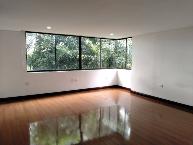 Apartamento de 4 alcobas en arriendo en Lalinde, Medellín, 295 m² · foto 13 de 24
