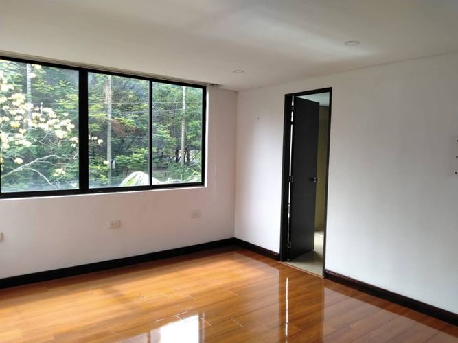 Apartamento de 4 alcobas en arriendo en Lalinde, Medellín, 295 m² · foto 15 de 24