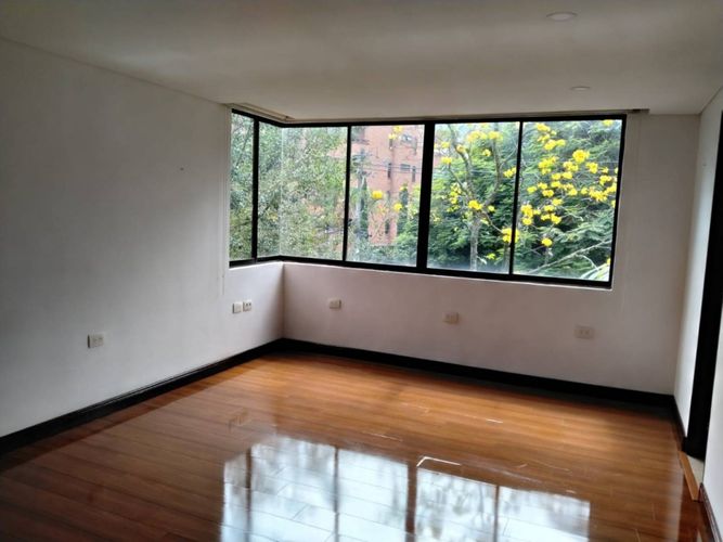Apartamento de 4 alcobas en arriendo en Lalinde, Medellín, 295 m² · foto 16 de 24
