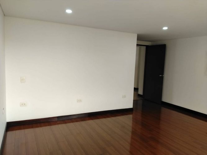 Apartamento de 4 alcobas en arriendo en Lalinde, Medellín, 295 m² · foto 18 de 24