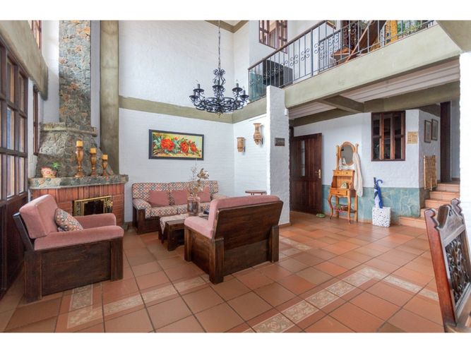 Casa de 8 alcobas en venta en Medio Dapa, Cali · foto 2 de 24