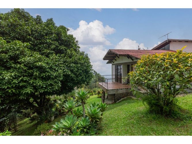 Casa de 8 alcobas en venta en Medio Dapa, Cali · foto 11 de 24