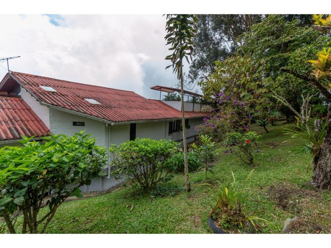 Casa de 8 alcobas en venta en Medio Dapa, Cali · foto 12 de 24