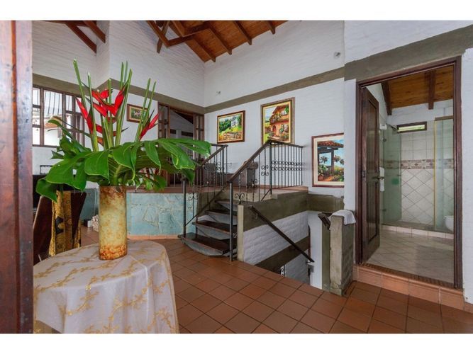 Casa de 8 alcobas en venta en Medio Dapa, Cali · foto 15 de 24