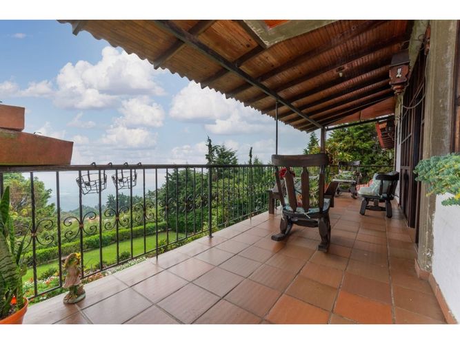 Casa de 8 alcobas en venta en Medio Dapa, Cali · foto 17 de 24