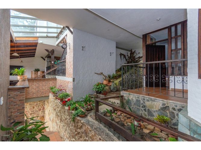 Casa de 8 alcobas en venta en Medio Dapa, Cali · foto 20 de 24