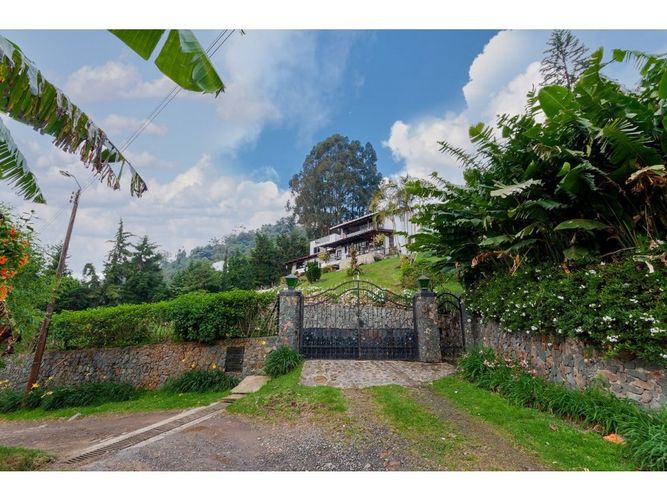Casa de 8 alcobas en venta en Medio Dapa, Cali · foto 21 de 24