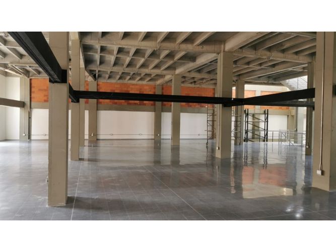 Bodega en venta en San Diego, Medellín, 2600 m² · foto 3 de 7