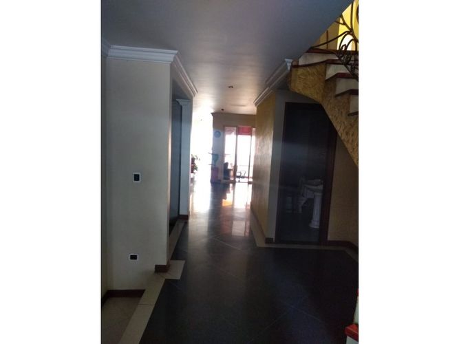 Casa de 10 alcobas en venta en La Flora, Cali, 924 m² · foto 4 de 24