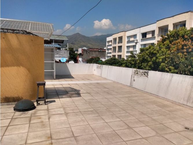 Casa de 10 alcobas en venta en La Flora, Cali, 924 m² · foto 18 de 24