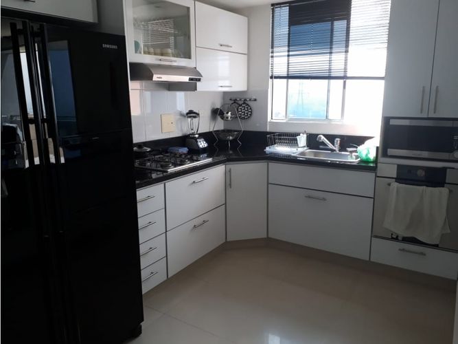 Apartamento de 3 alcobas en venta en Bellavista, Cali, 138 m² · foto 1 de 17