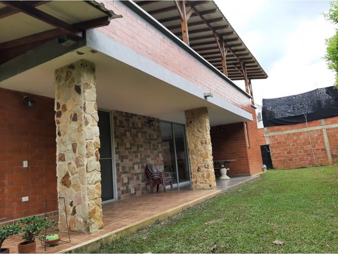 Casa de 3 alcobas en venta en Las Mercedes, Jamundí, 220 m² · foto 2 de 8