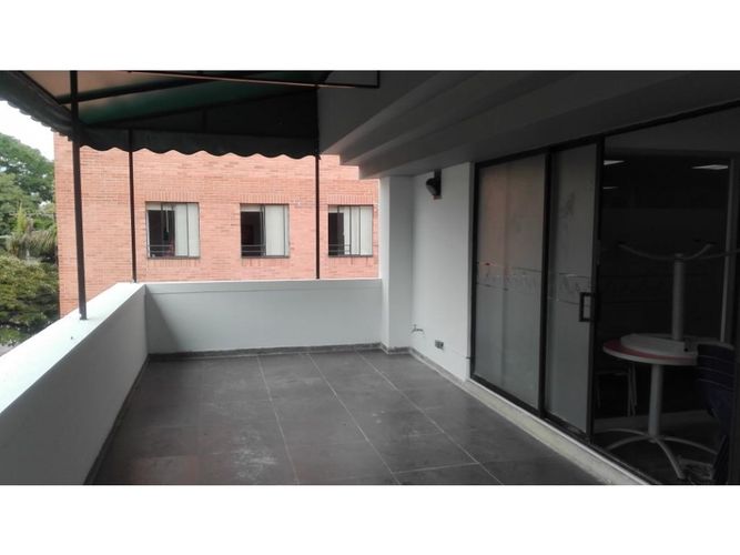 Oficina en venta en El Limonar, Cali, 212 m² · foto 3 de 8