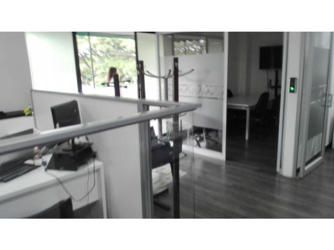 Oficina en venta en El Limonar, Cali, 212 m² · foto 5 de 8