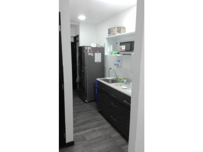 Oficina en venta en El Limonar, Cali, 212 m² · foto 6 de 8