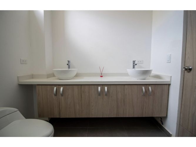 Casa de 5 alcobas en venta en Las Mercedes, Jamundí, 280 m² · foto 3 de 14