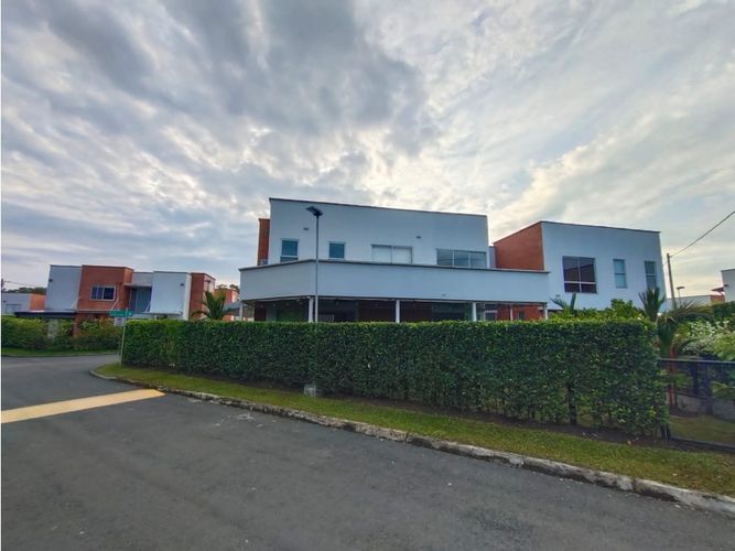 Casa de 5 alcobas en venta en Senderos De La Morada, Cali, 300 m² · foto 2 de 11