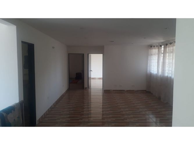 Casa de 4 alcobas en venta en La Flora, Cali, 370 m² · foto 2 de 14