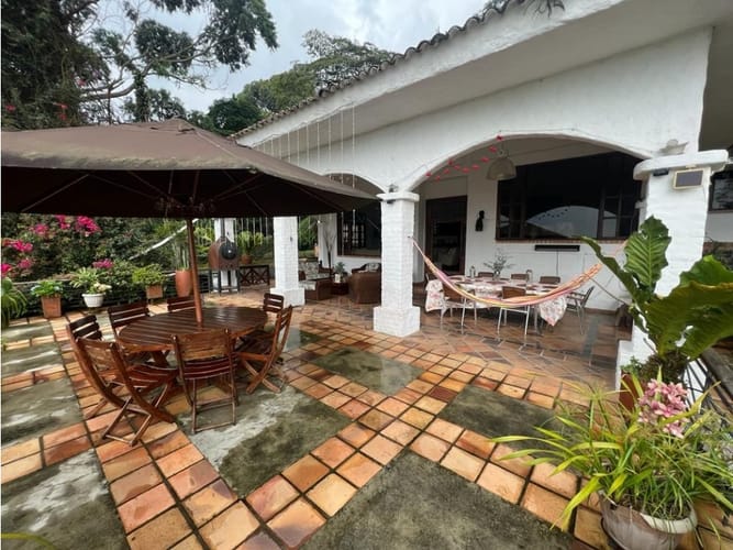 Casa de 5 alcobas en venta en Zona Industrial, Cali, 1000 m² · foto 3 de 24