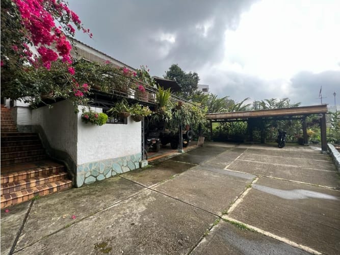 Casa de 5 alcobas en venta en Zona Industrial, Cali, 1000 m² · foto 4 de 24
