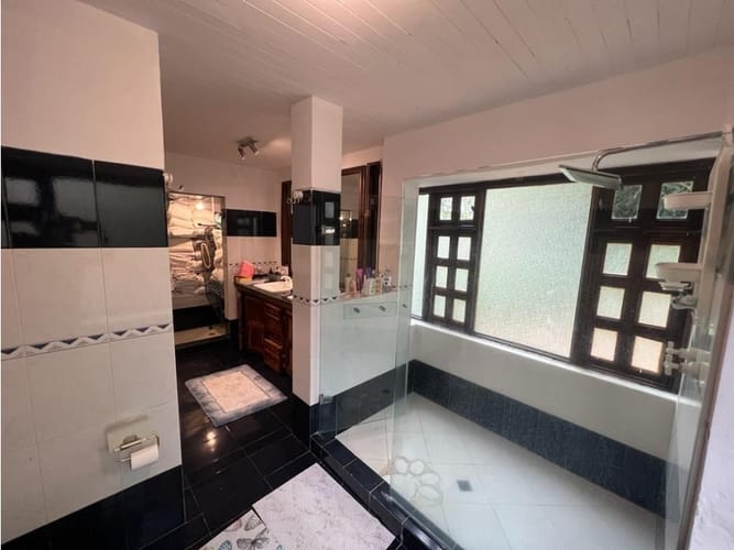 Casa de 5 alcobas en venta en Zona Industrial, Cali, 1000 m² · foto 9 de 24