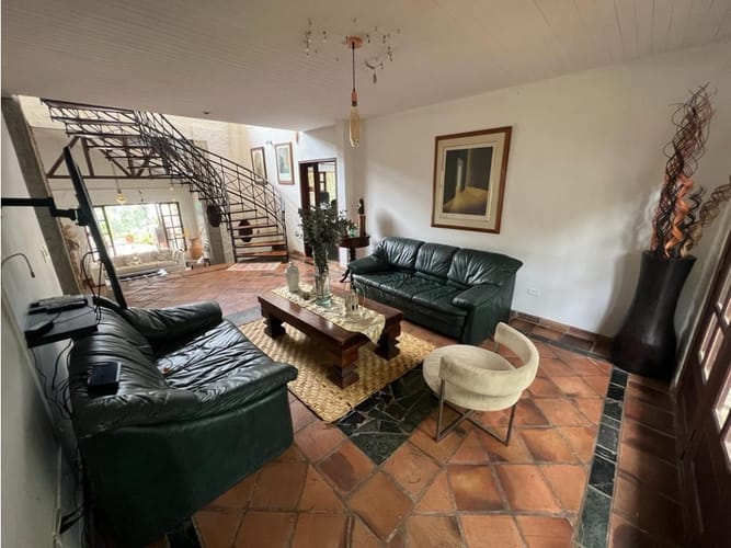 Casa de 5 alcobas en venta en Zona Industrial, Cali, 1000 m² · foto 19 de 24