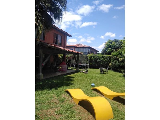 Casa de 4 alcobas en venta en Las Mercedes, Jamundí, 260 m² · foto 2 de 12